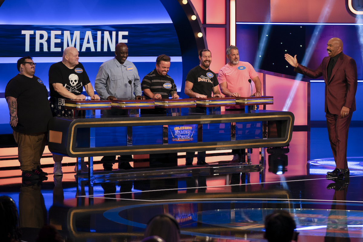 Johnny Knoxville Vs Jeff Tremaine On ‘Celebrity Family Feud’ 2022 – See ...